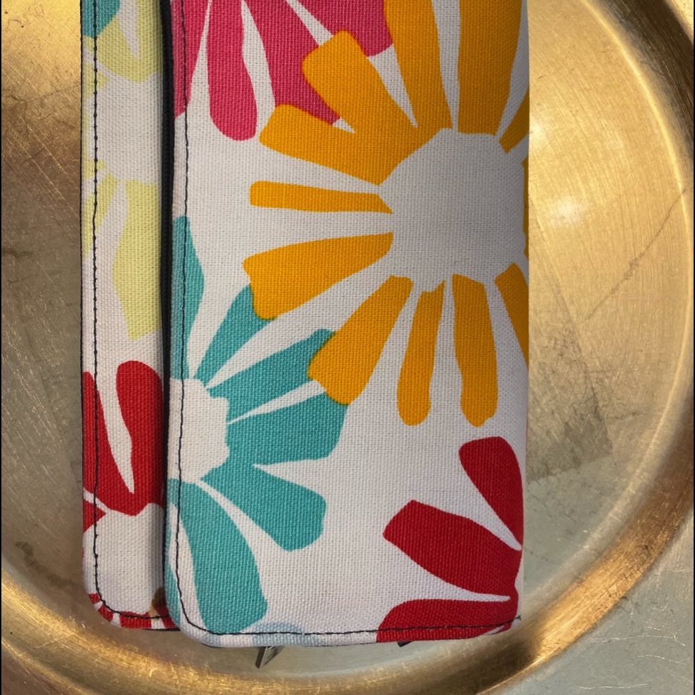 👜 Thirty One Canvas Floral Wallet